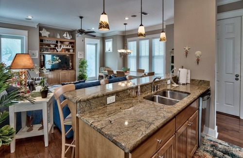 Sunnyside House | 'BeachCastle' 2 Min Walk to Vast White Beaches or Heated Pool/Tennis/Pickleball