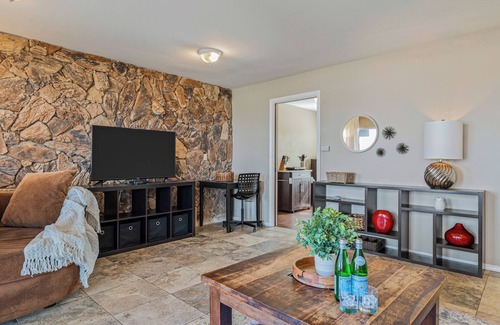 Sunset Cliffs House | Beachcliff 2 by AvantStay | Minutes to Ocean Beach