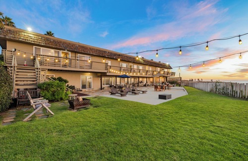 Sunset Cliffs House | Beachcliff 7 by AvantStay | Oceanfront Views!