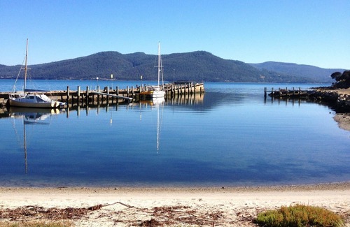 Alonnah House | Beachcomber- Bruny Island Beachfront Ocean Views