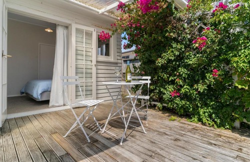 Papamoa Beach House | Beachcomber Bungalow - Papamoa Beach Holiday Home