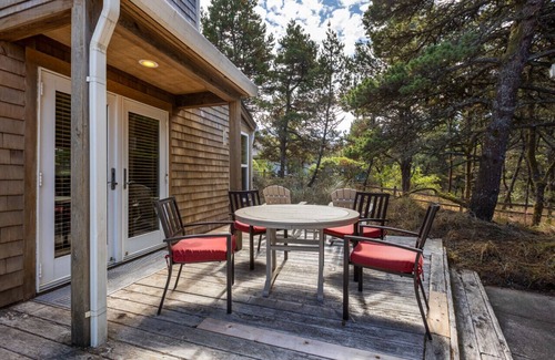 Shorepine Village House | Beachcomber Cottage just steps to the beach.