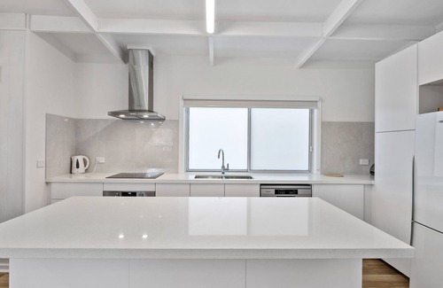 Smiths Beach House | Beachcomber Getaway