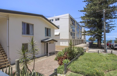 Kings Beach Apartment | Beachcomber Unit 2, 7 Dingle Ave