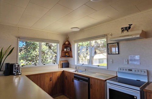Waihi Beach House | Beached on Broadway - Perfect for Couples, Families or Friends