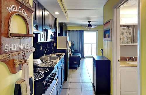Crescent Beach Condo | Beacher's Lodge 307 | Beachfront Views & Easy Access to Pool!