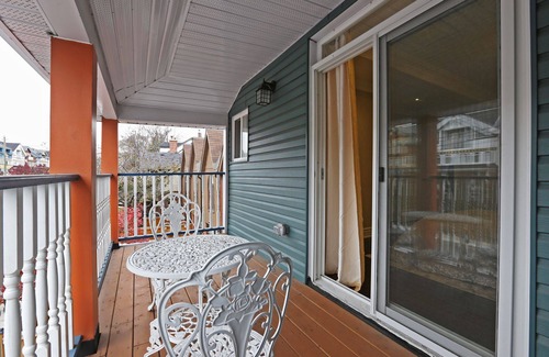 The Beaches House | Beaches House with 3 Bdrm & 3 Bath Sleep 8/parking