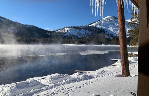 Truckee Condo | Beachfront 2-bedroom condo in Truckee, just by Donner Lake