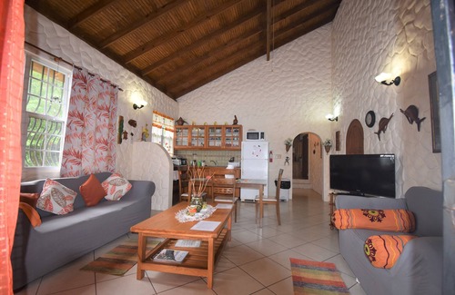 Black Rock Apartment | Beachfront 2 Bedroom FamilyStyle Apartment on Courland Bay with Salt Water Pool