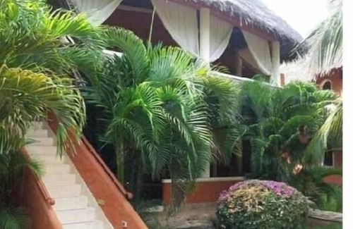 Malindi House | Beachfront 2 bedroom villa in resort with Pool Spann