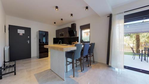 Drenje Apartment | Beachfront - 2 bedrooms - 4 Guests - Barbecue