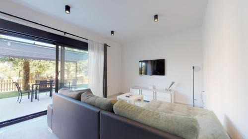Drenje Apartment | Beachfront - 2 bedrooms - 4 Guests - Barbecue