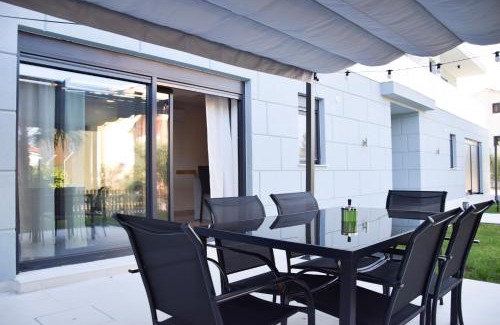 Drenje Apartment | Beachfront - 2 bedrooms - 4 Guests - Barbecue