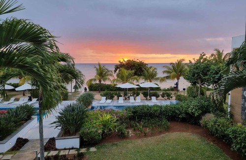Cascavelle Apartment | Beachfront 2-Br Apartment with Pool, balcony, free Wi-Fi
