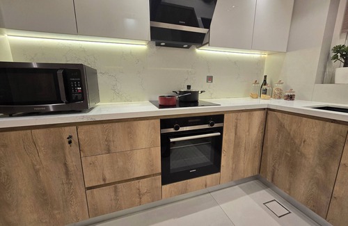 Dubai Marina Apartment | Beachfront, 250° view, private beach, high floor