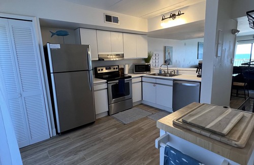 St. George Island Condo | BEACHFRONT 2BR CONDO W/POOL*PRIVATE USE OF 3 BIKES & 2 KAYAKS