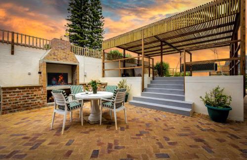 Scott Estate Apartment | Beachfront 3 Bed With Private Parking & BBQ Area