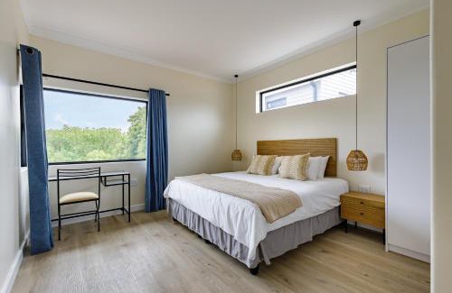 Scott Estate Apartment | Beachfront 3 Bed With Private Parking & BBQ Area