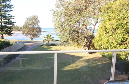 Lake Cathie Apartment | Beachfront 3 - short walk to beach