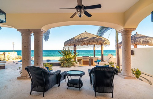 Buzzards House | Beachfront 3BD Villa with Private Pool