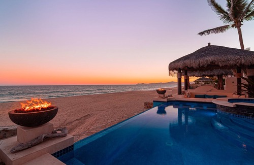 Buzzards House | Beachfront 3BD Villa with Private Pool