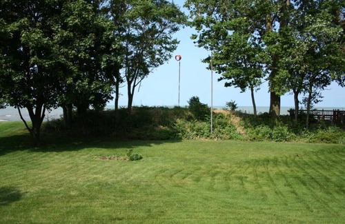 Sandusky House | Beachfront 4 Bd Steps 2 Cedar Point Open July