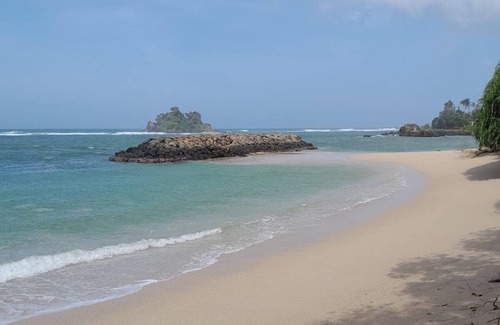 Midigama Villa | Beachfront 4-bedroom villa in fabulous Ahangama!