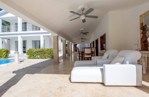 Bavaro Villa | Beachfront 8BR Villa with Pool, Maid & BBQ – Just Steps from Los Corales Beach