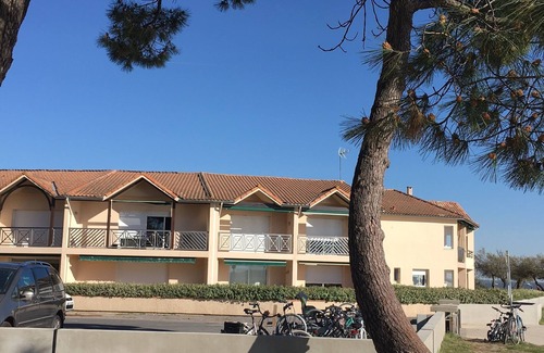 Andernos-les-Bains Apartment | Beachfront apartment with pool and tennis