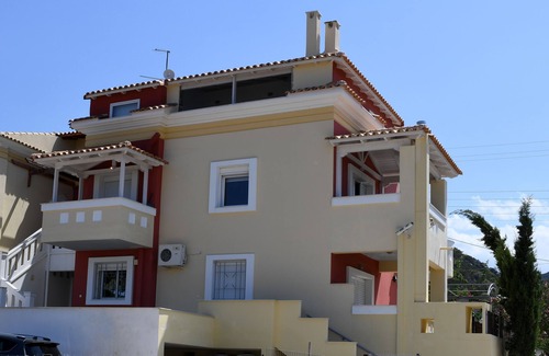 Kato Almiri Apartment | Beachfront Almiri flat