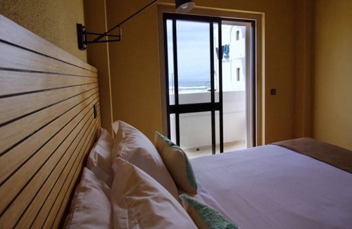 Praia das Macas House | Beachfront and Pet-friendly Hotel Few Minutes’ Drive from Monserrate Palace!