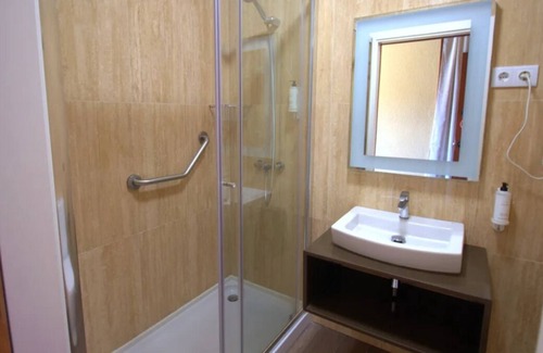 Praia das Macas House | Beachfront and Pet-friendly Hotel Few Minutes’ Drive from Monserrate Palace!