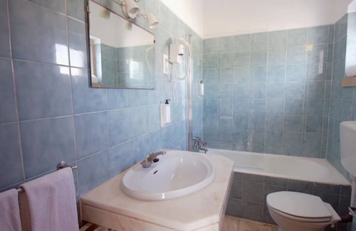 Praia das Macas House | Beachfront and Pet-friendly Hotel Few Minutes’ Drive from Monserrate Palace!