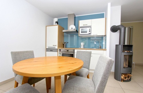 Lobbe Apartment | Beachfront apartment with terrace, use of swimming pool and sauna - Rex Rugia apartment 28-2