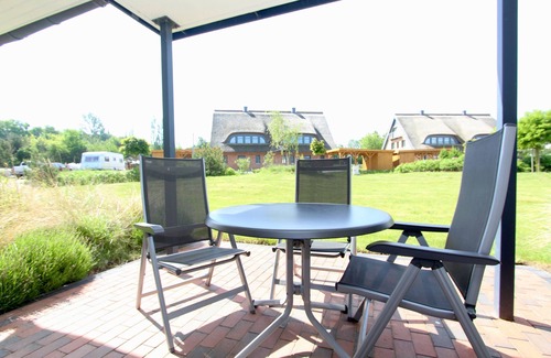 Lobbe Apartment | Beachfront apartment with terrace, use of swimming pool and sauna - Rex Rugia apartment 28-2