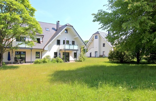 Lobbe Apartment | Beachfront apartment with terrace, use of swimming pool and sauna - Rex Rugia apartment 28-2