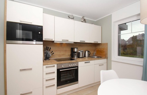 Lobbe Apartment | Beachfront apartment with terrace, use of swimming pool and sauna - Rex Rugia apartment 13-3
