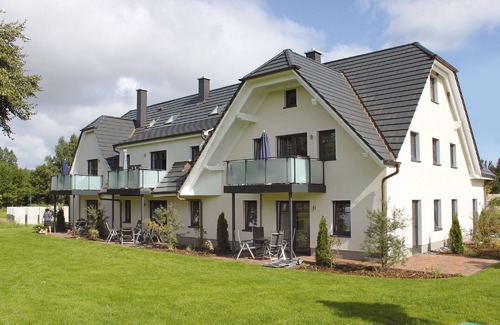 Lobbe Apartment | Beachfront apartment with balcony, use of swimming pool and sauna - Rex Rugia apartment 13-8