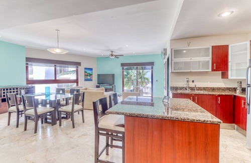 Downtown Apartment | Beachfront apartment with ocean views, pools, gym, partial AC & strong WiFi