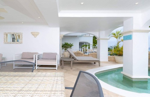 Old Trees Bay Apartment | Beachfront Apartment With Plunge Pool & Direct Access To Paynes Bay Beach
