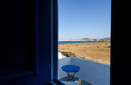 Paros Villa | Beachfront - Authentic- Idyllic- Relaxing -Homey - Sleeps 9 - Close to Naoussa