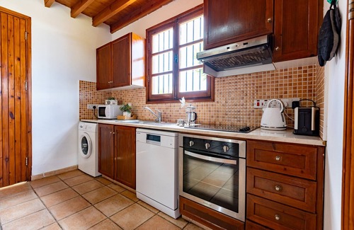 Polis Villa | Beachfront Bliss: 3-Bdr Villa with Private Pool & Stunning Views