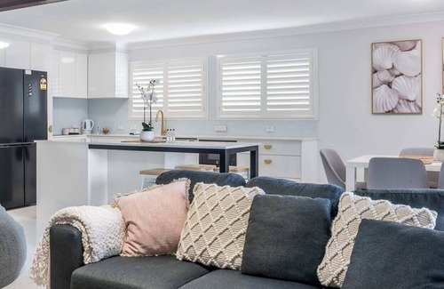Wynnum House | Beachfront Bliss, Wynnum