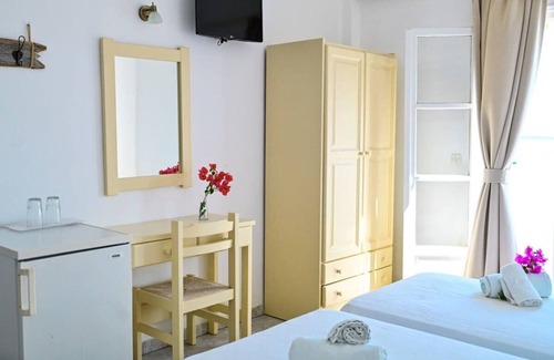 Naousa Bed & Breakfast | Beachfront Bocamviglies Room - Naoussa Sunny Suite
