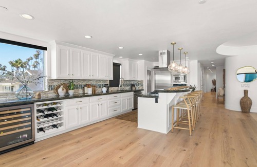 Townsite House | BEACHFRONT BOHO DREAM SLEEPS 20! Luxury 8 Bedroom 9 Bath Home Steps from Water