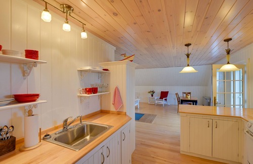 Brooklin Apartment | Beachfront Brooklin Studio with Private Balcony!