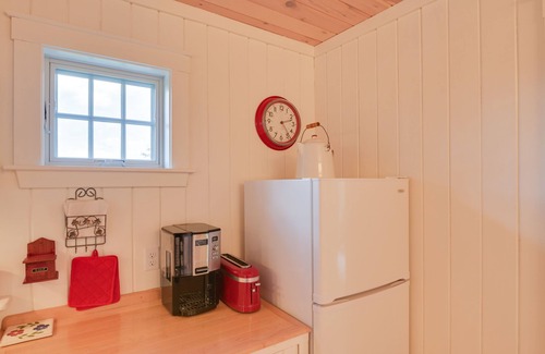 Brooklin Apartment | Beachfront Brooklin Studio with Private Balcony!