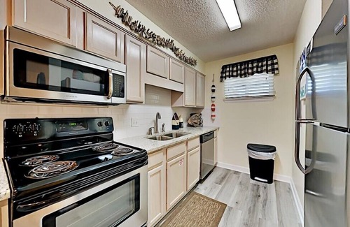 Fort Walton Beach Condo | 🌅Beachfront Building-Walk2Beach-Pool+HotTub-Sea Oats 111🌅