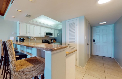 South Padre Island Condo | Beachfront Condo w/Pool, Balcony & Stunning Gulf Views - Steps to Beach