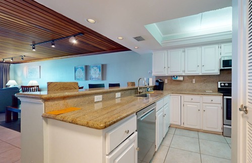 South Padre Island Condo | Beachfront Condo w/Pool, Balcony & Stunning Gulf Views - Steps to Beach